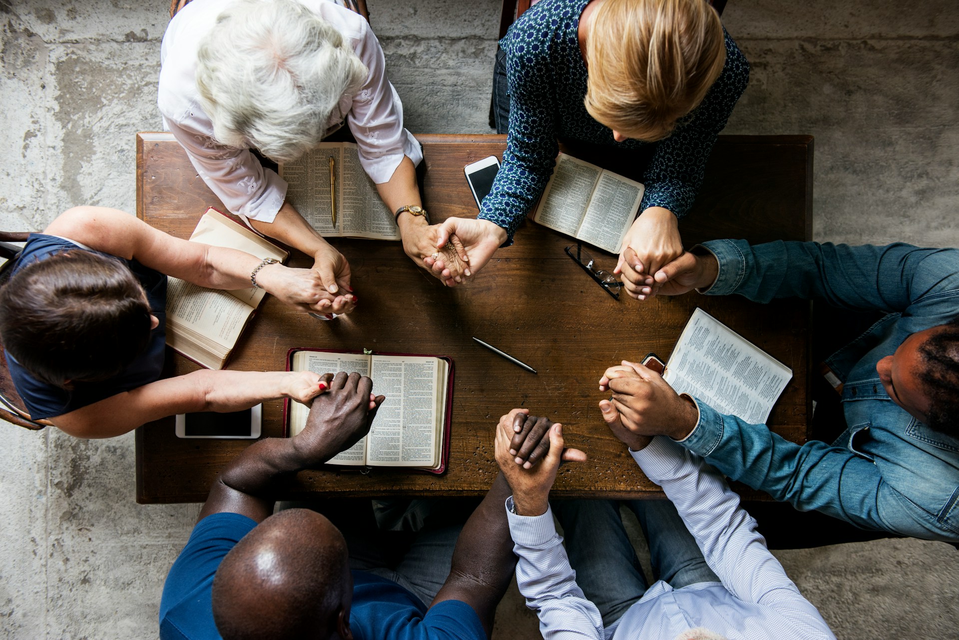 Foundational ministry to new believers in a small group discipleship setting